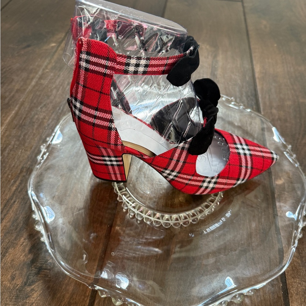 Lord & Taylor Holiday Red Plaid Heels w Black Velvet Bows NWT Size 9